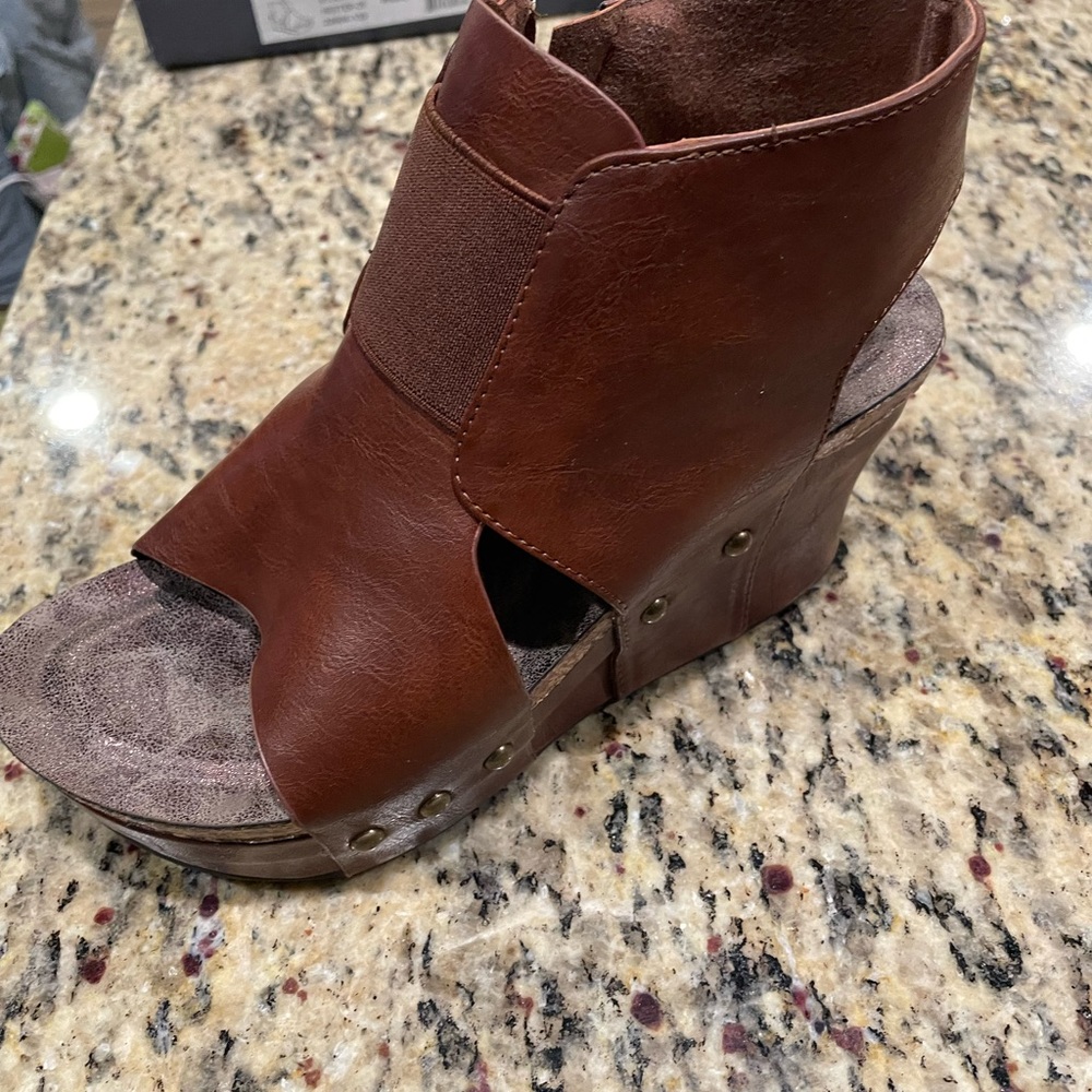 Shoes - Picture 4 of 5